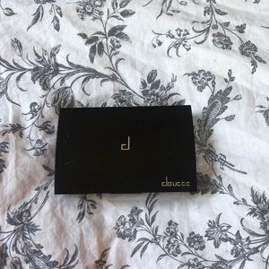 Doucce eye shadow pallet